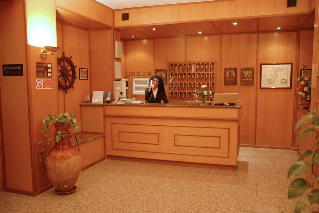 Il Nocchiero City Hotel Соверато-Марина Экстерьер фото