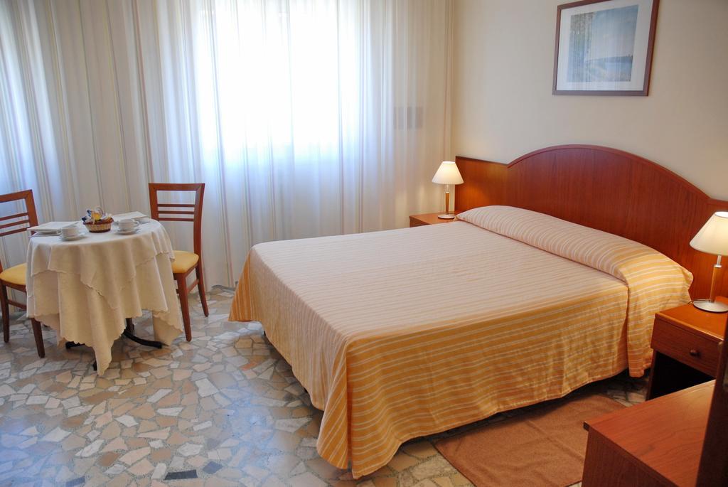 Il Nocchiero City Hotel Соверато-Марина Экстерьер фото