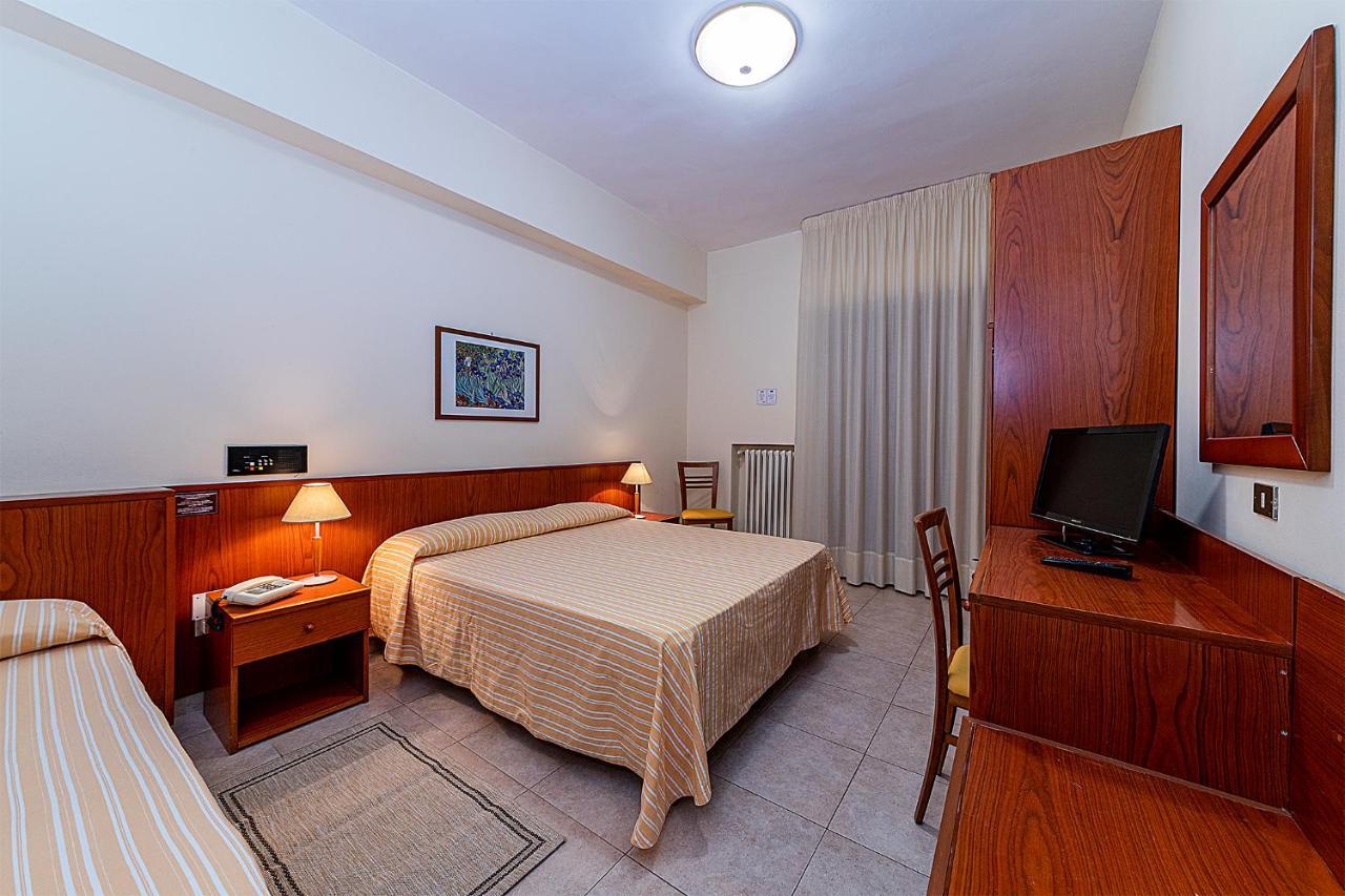 Il Nocchiero City Hotel Соверато-Марина Экстерьер фото