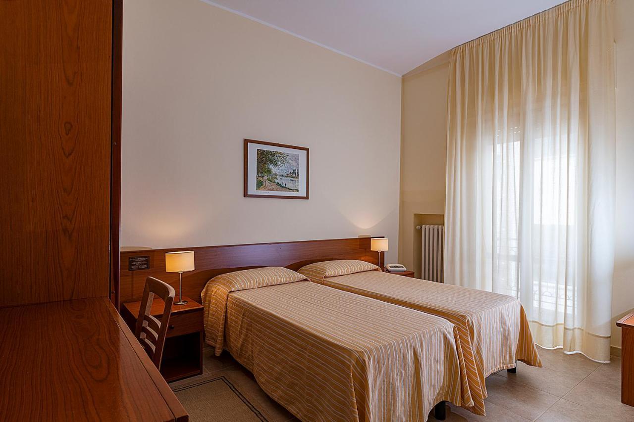 Il Nocchiero City Hotel Соверато-Марина Экстерьер фото