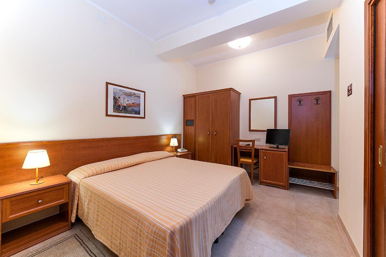 Il Nocchiero City Hotel Соверато-Марина Экстерьер фото